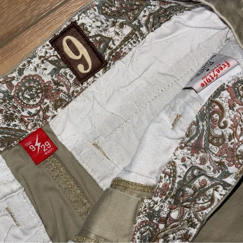 Freestyle Tan Women Shorts Button Accent Juniors 9 Women’s 29 Khaki 3” inseam